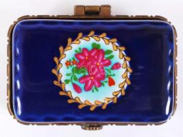 Kék mázas, virágmintás porcelán ékszertartó dobozka "ZR" jelzéssel, jelzett, 6x4x3 cm