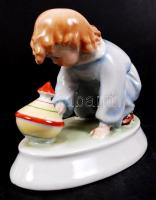 Zsolnay búgócsigával játszó gyerek. kézzel festett, jelzett (Sinkó), hibátlan, 13×15 cm/ Handpainted...