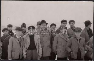 1961 Kádár János vadászaton Martonvásár környékén. Kartonra kasírozott fotó 18x13 cm + 1 fotó