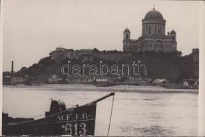 cca 1910-1920 Esztergom alatt a 613-as uszály, vintage fotóművészeti alkotás, 12x18 cm