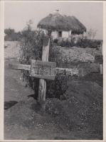 1942 Katonai sírok a II. vh-ból, Ádám Lóránt őrmester és Sipos Imre fejfájával, az egyiken a katonai...