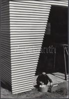 cca 1960-1970 Fazekas Margit: Munka közben, vintage fotóművészeti alkotás, aláírva, 18x12 cm