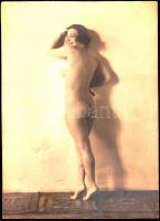 cca 1930-1940 Gömöri Sári (Szeged): Aktfotó, vintage fotóművészeti alkotás, hideg pecséttel jelzett, 22x16 cm / erotic photo