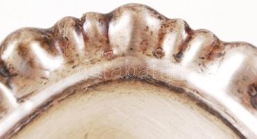 Ezüst (Ag) tálca, peremén hólyag domborított díszítéssel, h: 24 cm, 117,8 gr