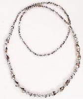 Ezüst színű csiszolt üvegkristály nyakék, 70 cm