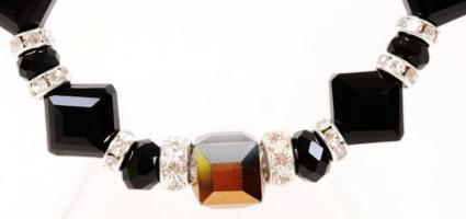 Fekete csiszolt üvegkristály nyakék, 65 cm