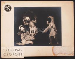 cca 1930-1940 Erdélyi Lili: Jelenet a Júlia szép lány című székely motívumú pantomimból, a Szentpál ...