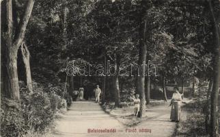 Balatonalmádi fürdő sétány