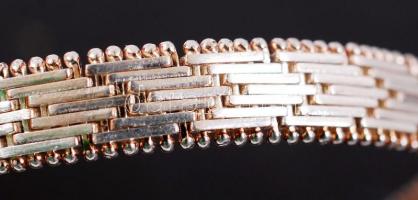 Ezüst (Ag) karkötő flexibilis elemekből nyelves zárral, biztonsági csatolóval, jelzett, 15,9 g /
sil...