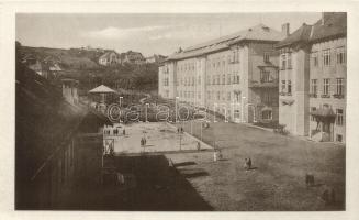 Kolozsvár, Marianum / school yard