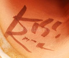 Kiss Roóz Ilona (1920-2010): Zenélő gráciák. Festett, mázas gyertyatartó, hibátlan, jelzett, m: 16 c...