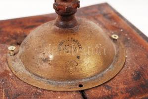 Jelzett antik kávédaráló, sérült,  15×15 cm, m:18 cm
