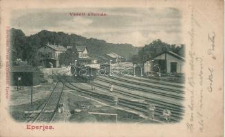 Eperjes, Presov; Vasútállomás, vagonok, Divald műintézete kiadása / railway station, wagons (EB)