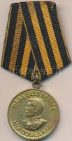 Szovjetunió 1945. "Bátor Munkáért az 1941&#8211;1945-ös Nagy Honvédő Háborúban" kitüntetés szalagon T:2 Soviet Union 1945. "Medal For Valiant Labour in the Great Patriotic War 1941-1945" decoration on ribbon C:XF