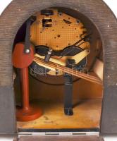 Weiss Manfréd art-deco kandalló óra, kulccsal, jelzett, számlap sérült, 19×39 cm