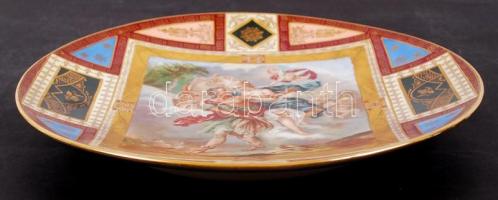 Victoria cseh dísztál mitológiai jelenettel, matricás, jelzett, apró kopásokkal, d:33 cm