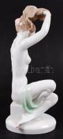 Herendi haját igazító akt, kézzel festett, jelzett, hibátlan, m:36 cm /Herend nude porcelain figure,...