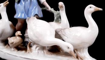 Német porcelán, libapásztor lány, jelzett, kézzel festett, hibátlan, m:18 cm, h:21 cm