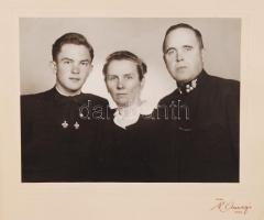 Cca 1960 Kuvaitban készült sajtófotók, 22×32 cm összesen:14 db, 2 db régi családi fotó