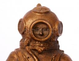 Búvár, asztali rézszobor, m: 13 cm