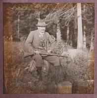 3 db vegyes témájú üvegnegatív (vadász, vadászkutya, kapu), 8x8 cm / hunter photo negativ
