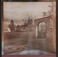 3 db vegyes témájú üvegnegatív (vadász, vadászkutya, kapu), 8x8 cm /
hunter photo negativ