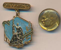 Szovjetunió DN. "Sztálingrádi csata" jelvény + "Hruscsov" propaganda jelvény T:2 Soviet Union ND. "Battle of Stalingrad" + "Khrushchev" propaganda badges C:XF