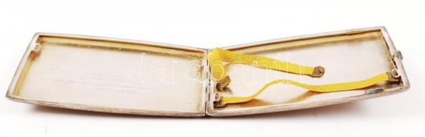 Ezüst (Ag.) cigaretta tálca, jelzett, mesterjeggyel, aranyozott monogrammal, belül gravírozott, 12×8...