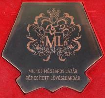 DN "MH. 108 MÉSZÁROS LÁZÁR GÉPESÍTETT LÖVÉSZDANDÁR" Br plakett (150x154mm) tokban T:1-