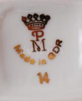 Keletnémet porcelán vázapár "P" jelzéssel, fedéllel, matricás, hibátlan, jelzett, m: 13 és...