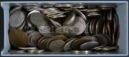 Oroszország ~1940-1990. 1kg vegyes kopejka T:vegyes
Russia ~1940-1990. 1kg of mixed kopeks C:mixed