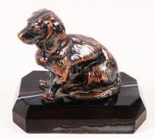 Réz kutyus, márvány talpon, jelzés nélkül, m:8 cm