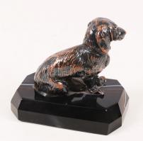 Réz kutyus, márvány talpon, jelzés nélkül, m:8 cm