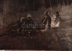 cca 1940 Főként autókat ábrázoló 3 db üvegnegatív és 3 db fotó