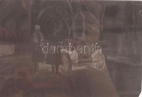 cca 1940 Főként autókat ábrázoló 3 db üvegnegatív és 3 db fotó