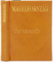 Magyarország. Lehet egy dekáddal több? Bp., 1974, Zrínyi Nyomda. Minikönyv, számozott példány, kiadói műbőr kötés, újszerű állapotban.