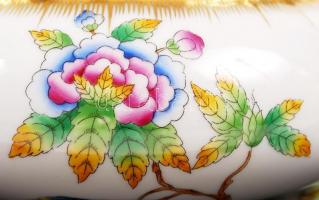 Herendi Viktória mintás figurális doboz, kézzel festett, jelzett, hibátlan, m:15 cm, d:16 cm / Heren...