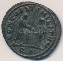 Római Birodalom / Siscia / Aurelianus 271. Antoninianus Br (4.08g) T:2- Roman Empire / Siscia / Aurelianus 271. Antoninianus Br "IMP C AVRELIANVS AVG / CONCORDIA MILITVM / Q*" (4.08g) C:VF RIC V/1 215.