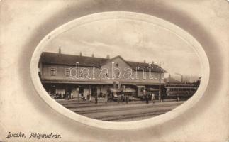 Bicske vasútállomás, gőzmozdony  (r)