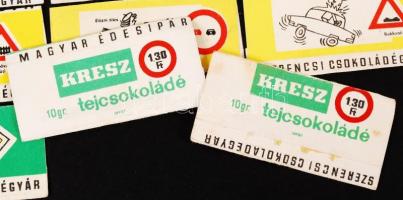 20 db különböző KRESZ tejcsokoládé papír
