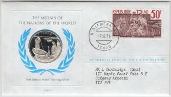 ENSZ 1976. A Világ nemzeteinek emlékérmei - Csád Ag emlékérem (15g/0.925/32mm) megcímzett érmés borítékon elsőnapi bélyegzős bélyeggel, hátoldali tanúsítvánnyal, ismertetőkkel T:PP United Nations 1976. The Medals of the Nations of the World - Chad Ag medallion (15g/0.925/32mm) coin letter with first day of issue stamp and certificate C:PP