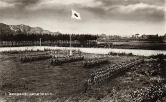 71 db régi, érdekes japán képeslap: városképek, tájképek, vallással kapcsolatos lapok, katonai és fo...