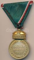 1922. Magyar Koronás Bronzérem zöld szalagon, kitüntetés T:2
1922. Signum Laudis Merit Medal on gree...