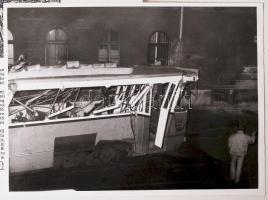 1991 Villamostragédia a Mező Imre úton, 18x13 cm-es fotó, újságcikkel