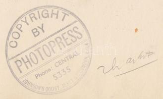 cca 1930-1940 Photopress (London): Hajlékony hölgy mutatványa, a Pesti Napló archívumából, 11x23 cm