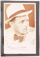 cca 1930-1940 Albumlapra – képoldalasan - felragasztott két kép, Lehár Ferenc és Várady László karmester aláírásával. A Lehár kép nyomtatott, és használtas, 14x9 cm