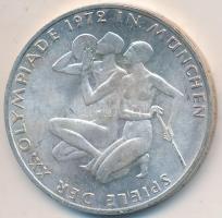 NSZK 1972. 10M Ag "München-Olimpia, térdelő atléták" T:BU enyhe felületi karc
GFR 1972. 10...