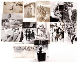 cca 1920-1950 Fürdőző, napozó hölgyek, csoportok, 13 db fotó, 9x13 cm