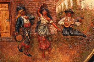 Életképes festett kerámia falitányér, jelzett, hibátlan, d:31 cm