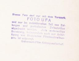 Zarah Leander (1907-1981) svéd színész- és énekesnő fotója, UFA Film, pecséttel jelzett, 23x17 cm